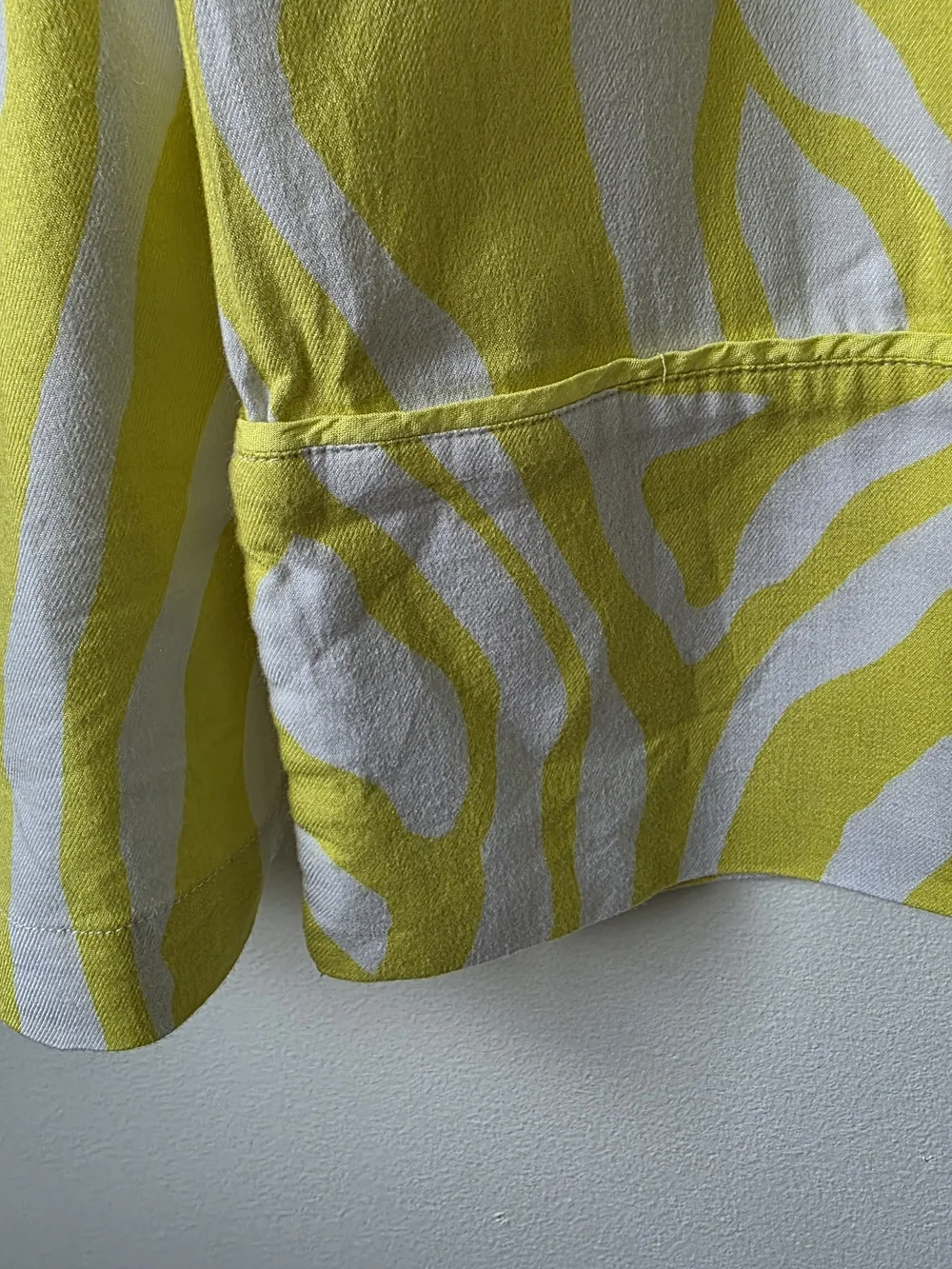 By Anthropologie Zebra Print Flannel Preppy Shirt PJ Top XS Citron Casual Chic - Picture 8 of 10